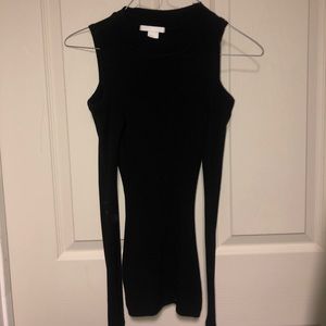 Black long sleeve shirt with shoulder peek!